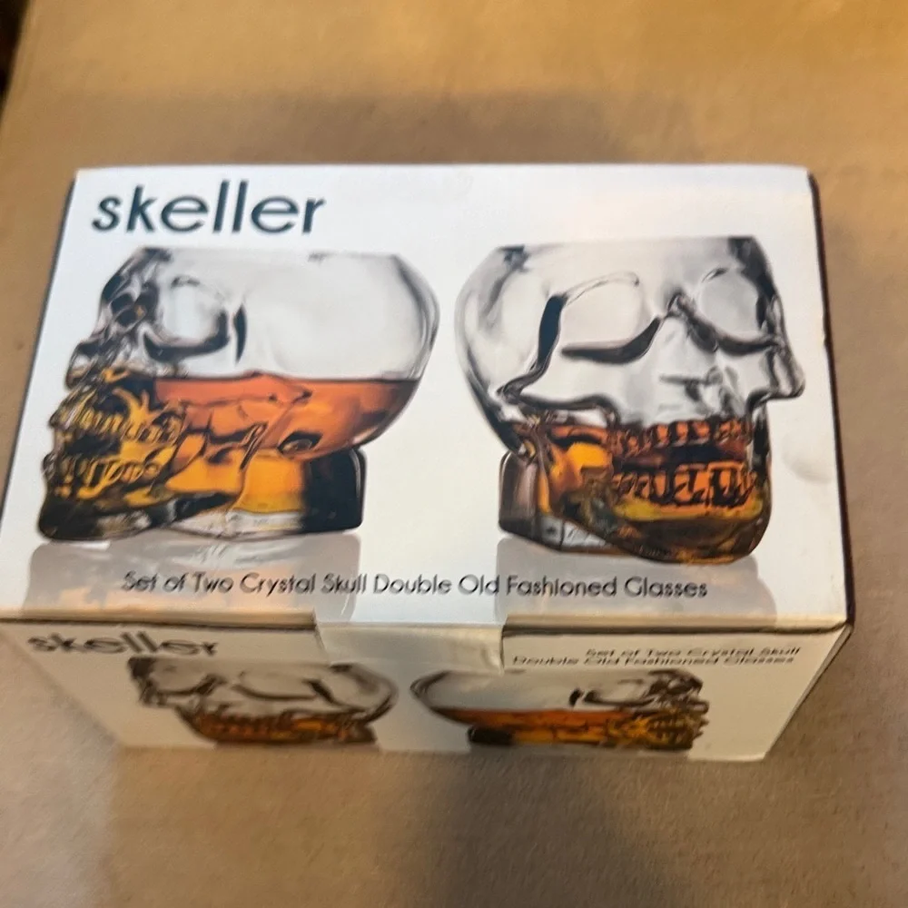 Skeller Crystal Skull Glasses Set